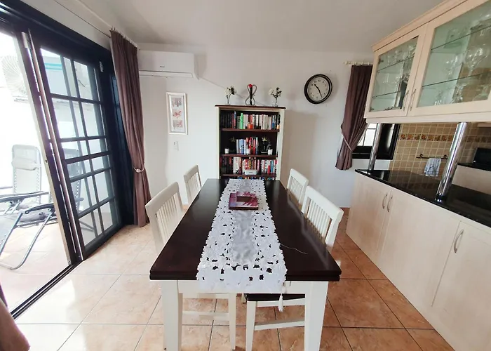 Hajnalka Apartman - Heated Pool And Partial Ocean Views