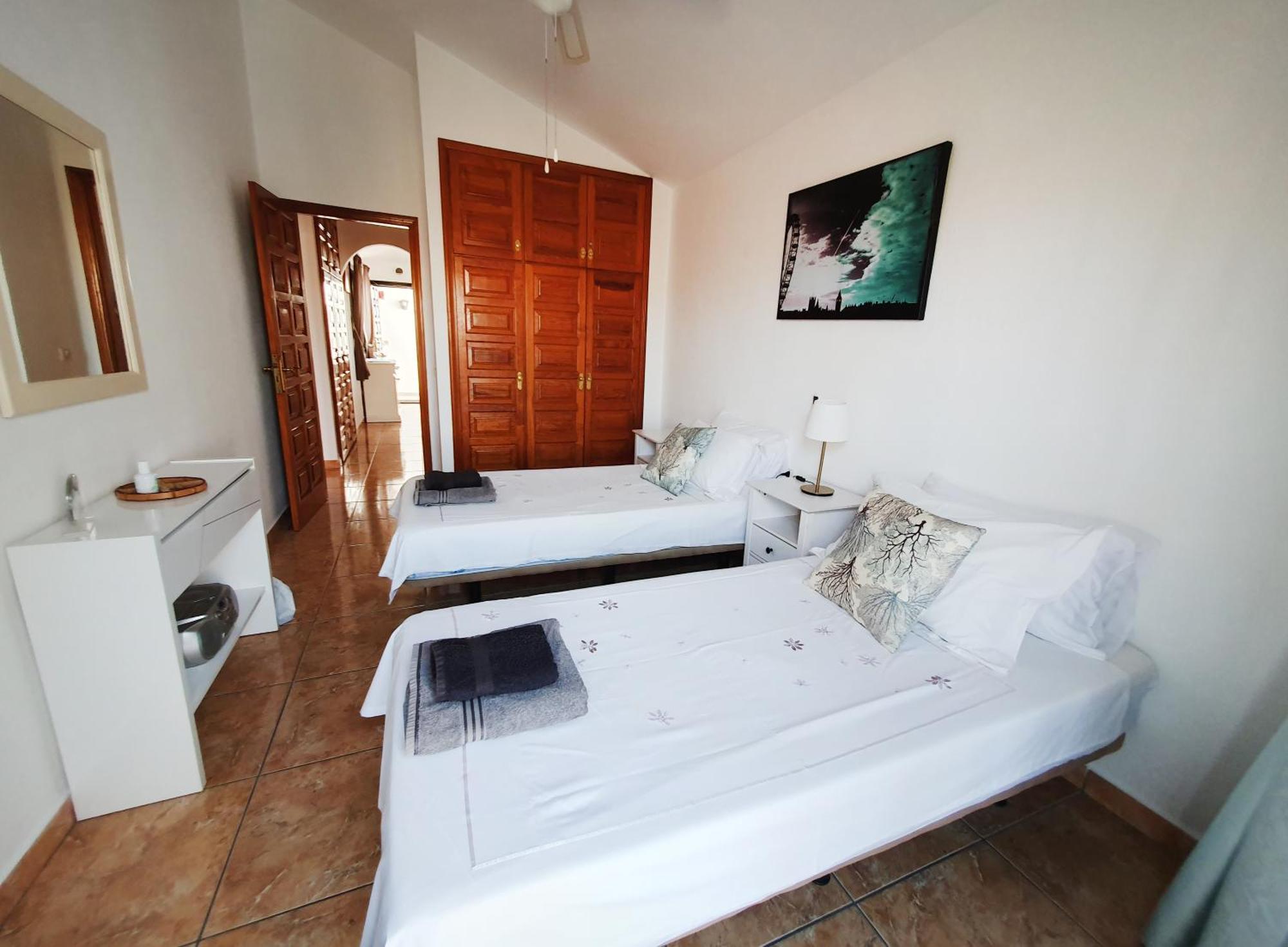 Hajnalka - Heated Pool And Partial Ocean Views Apartment San Miguel de Abona